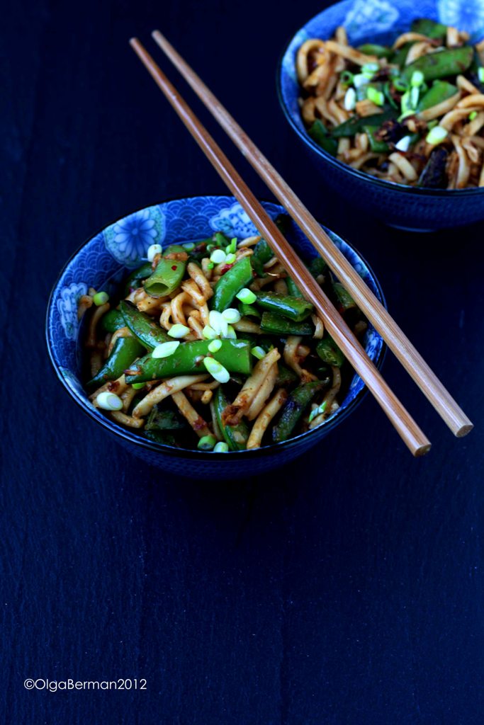 Mango & Tomato Spicy Fat Noodles with Snow Peas
