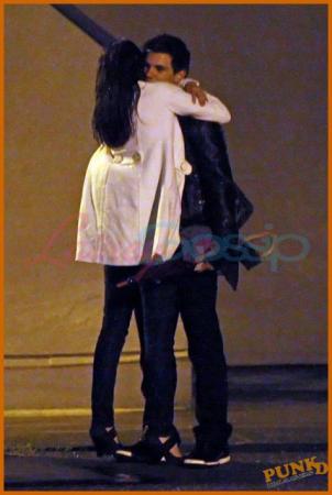 Selena Gomez Taylor Lautner on Selena Gomez And Taylor Lautner Looking In Love In Vancouver