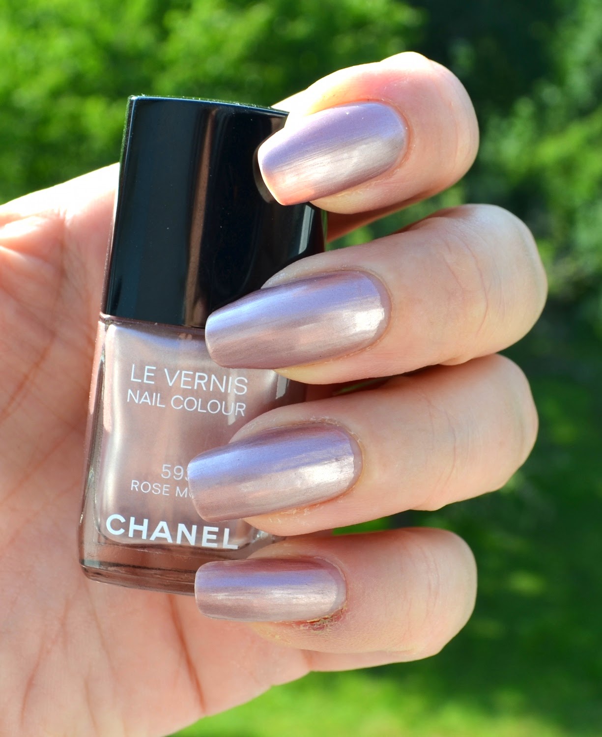 Chanel Le Vernis Nail Color Colour Polish Rouge Noir No. 18