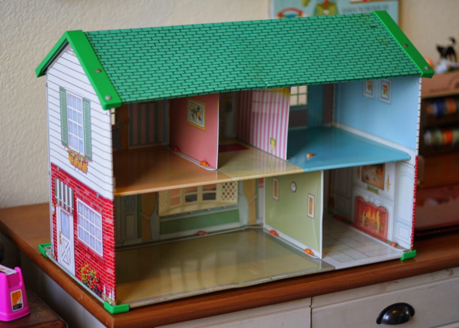 Oh the Cuteness! Tutorial How to turn a vintage tin dollhouse into a