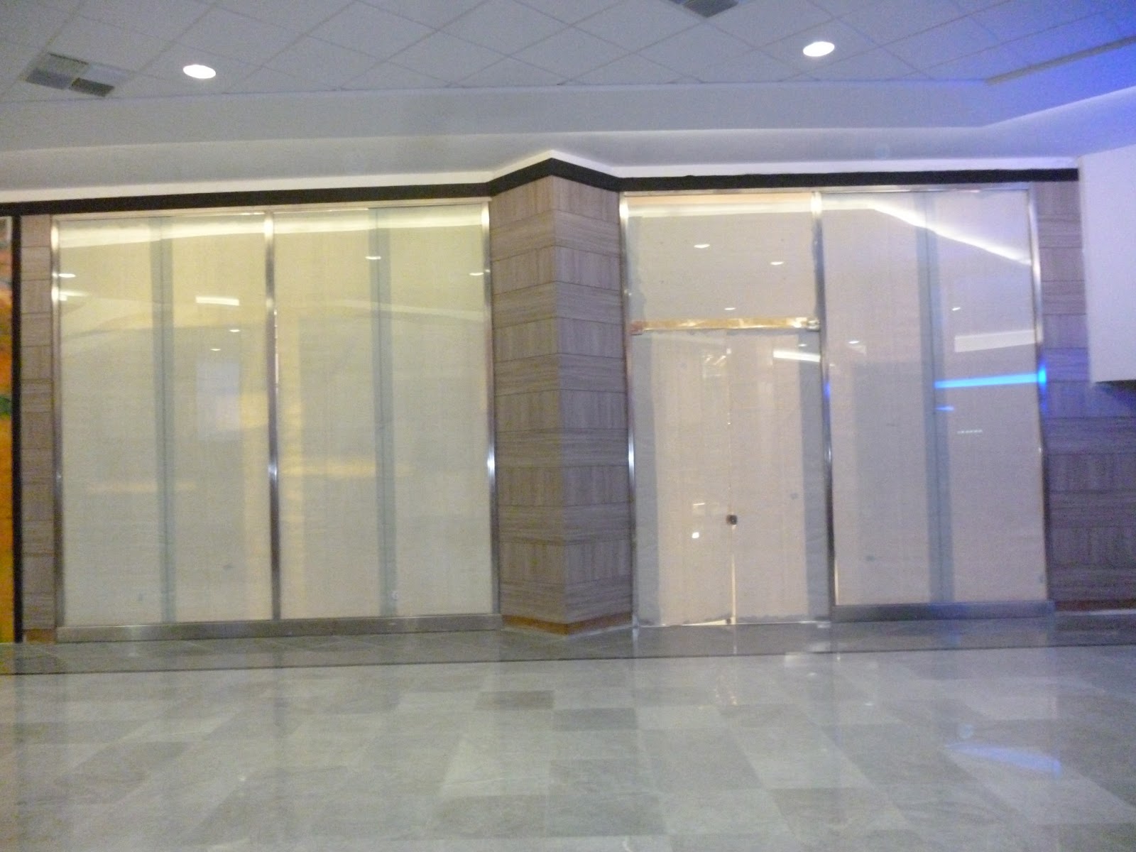 CONFECÇÃO DA FACHADA. CONFECÇÃO DA FACHADA E VITRINE