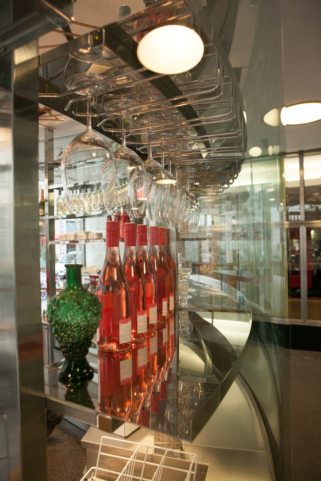 Vienna, un piccolo bar con una grande vista Sulle Strade del Mondo