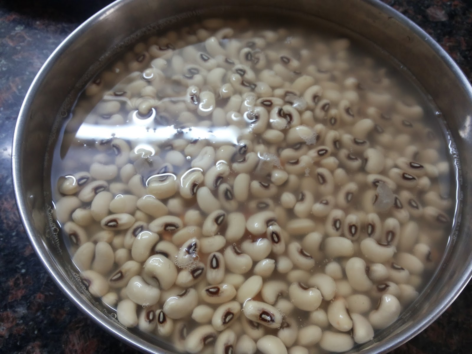 COOK AND BE HAPPY ! ‘FEIJOADA’ GOAN BLACK EYED PEAS IN COCONUT STEW