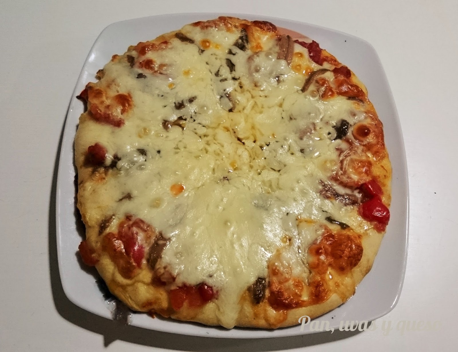 Pizza Pan, uvas y queso