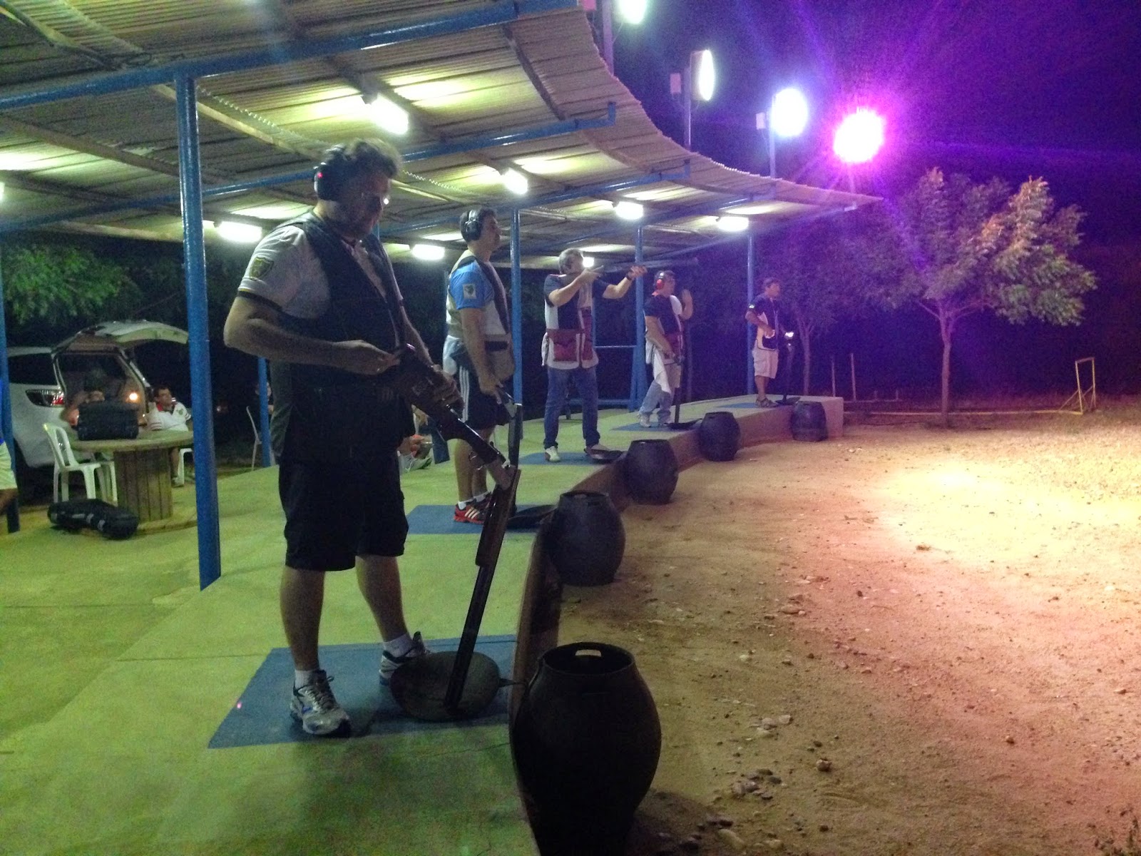 Alguns atiradores na pedana.