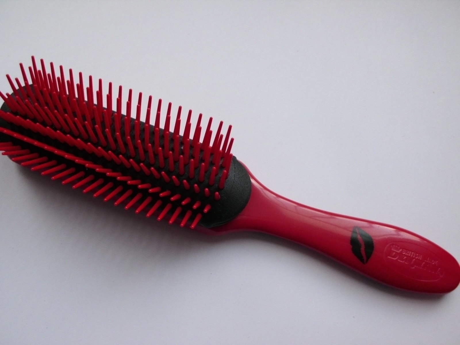 Cupcakes and Converse Denman D3 Kiss Brush