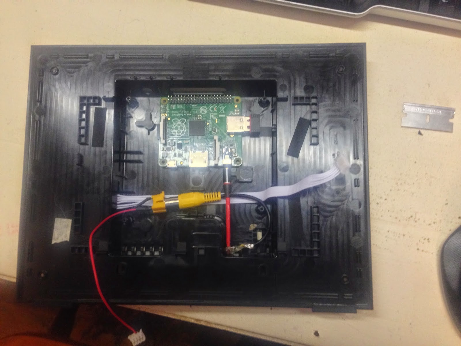 Simply Automationized Raspberry Pi Digital Picture Frame (Picture