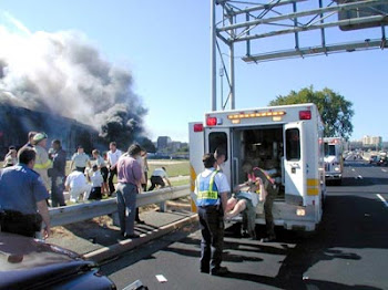 El personal médico en las afueras del Pentágono durante el 11 de septiembre de 2001