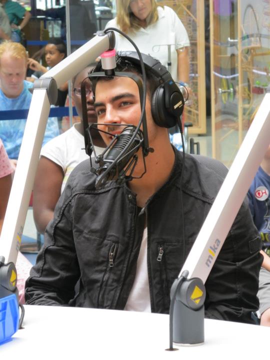 PopStarz Joe Jonas Visits Children’s Hospital Of Philadelphia