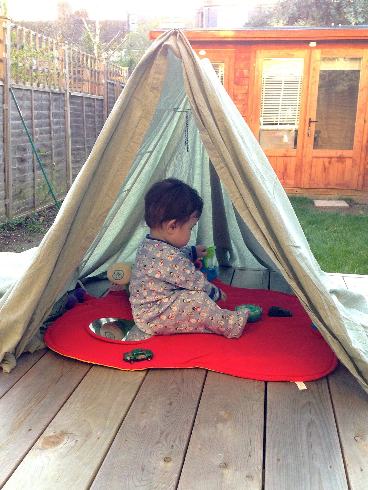 2 Littlefaces: DIY - Clothes Horse Play Tent