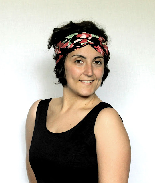Curvy girl little black dress A curvy outfit with a little black dress and a handmade turban headband