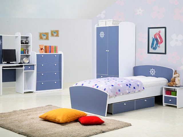 Меблі для дитячої кімнати в біло-синіх тонах