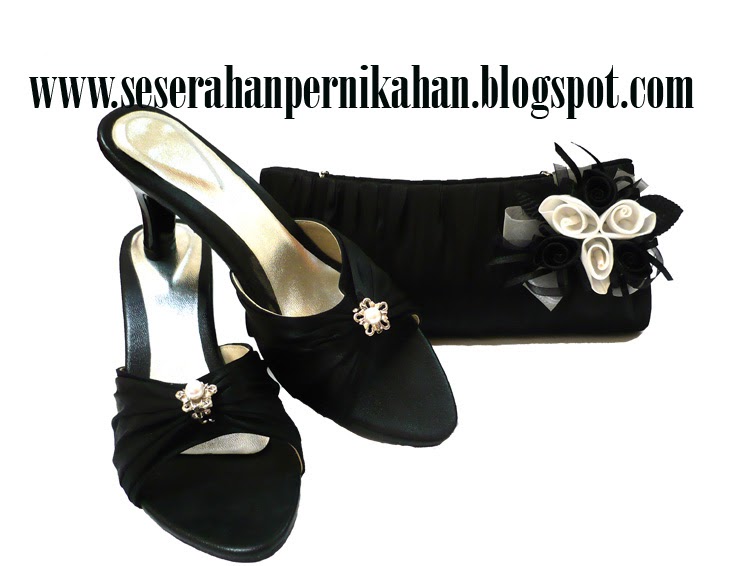 Kode 1221 A Hitam seserahan tas pesta serut bunga dan sandal pesta hitam Kode 1221 A Hitam seserahan tas pesta serut bunga dan sandal pesta hitam