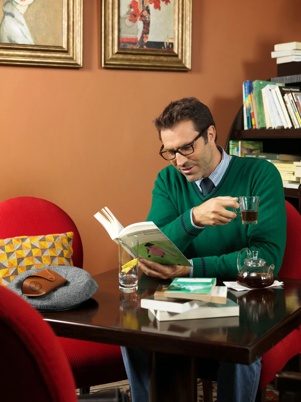 Rectangle Jaune Always Go To Bed With A Good Book Or With