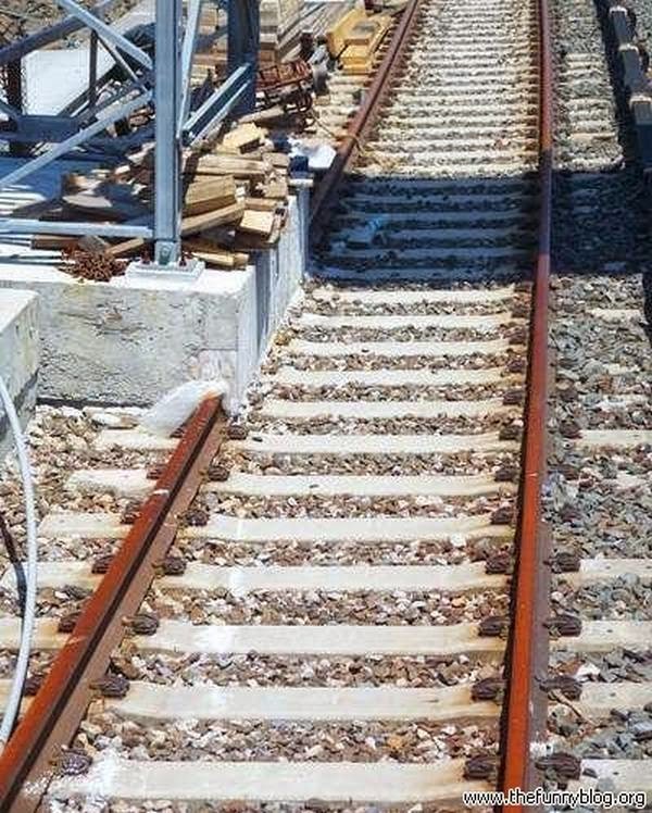 http://4.bp.blogspot.com/-BICvYM42py0/VNY9acyMdNI/AAAAAAAAA0A/uFwmWbSna6Q/s1600/when-construction-workers-get-it-wrong17.jpg