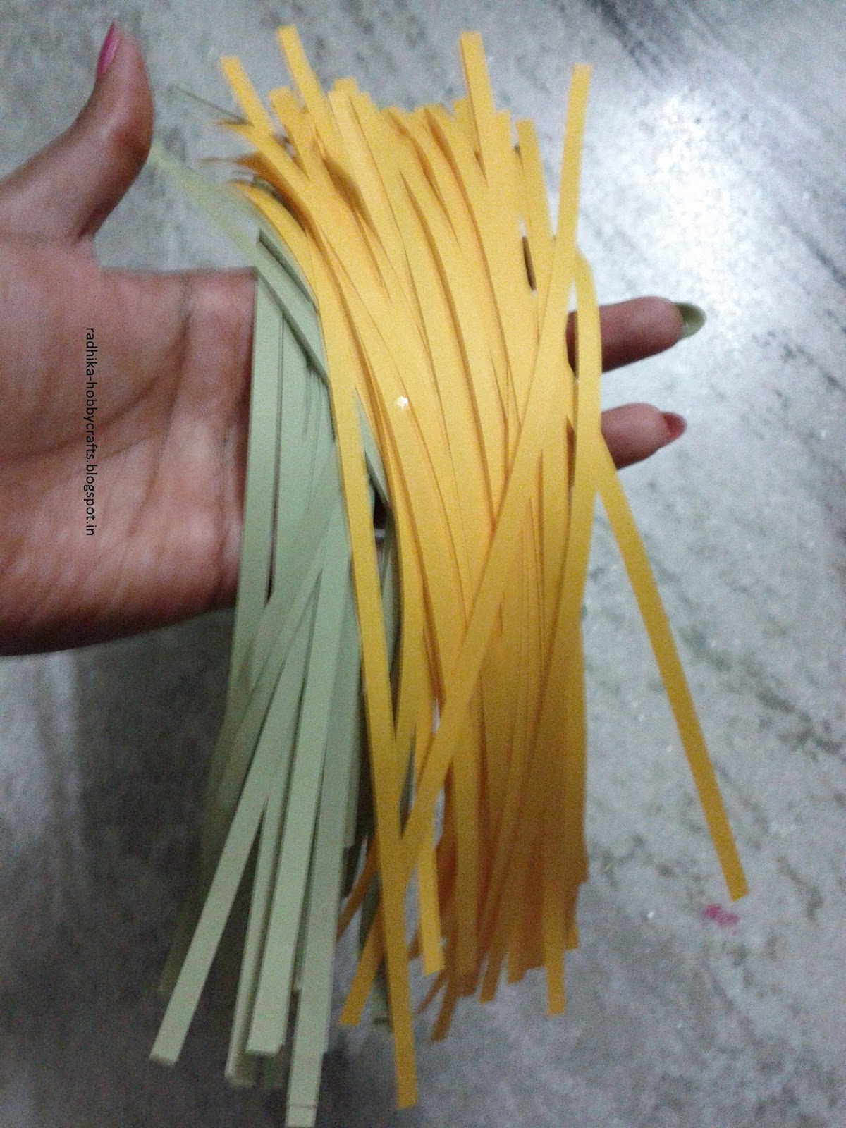 Hobby Crafts ) DIY Quilling strips