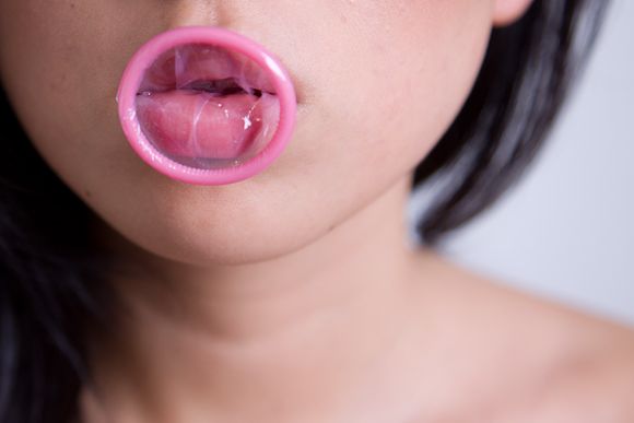 Infeksi Kelamin Yang Masih Bisa Menular Meski Pakai Kondom [ www.BlogApaAja.com ]