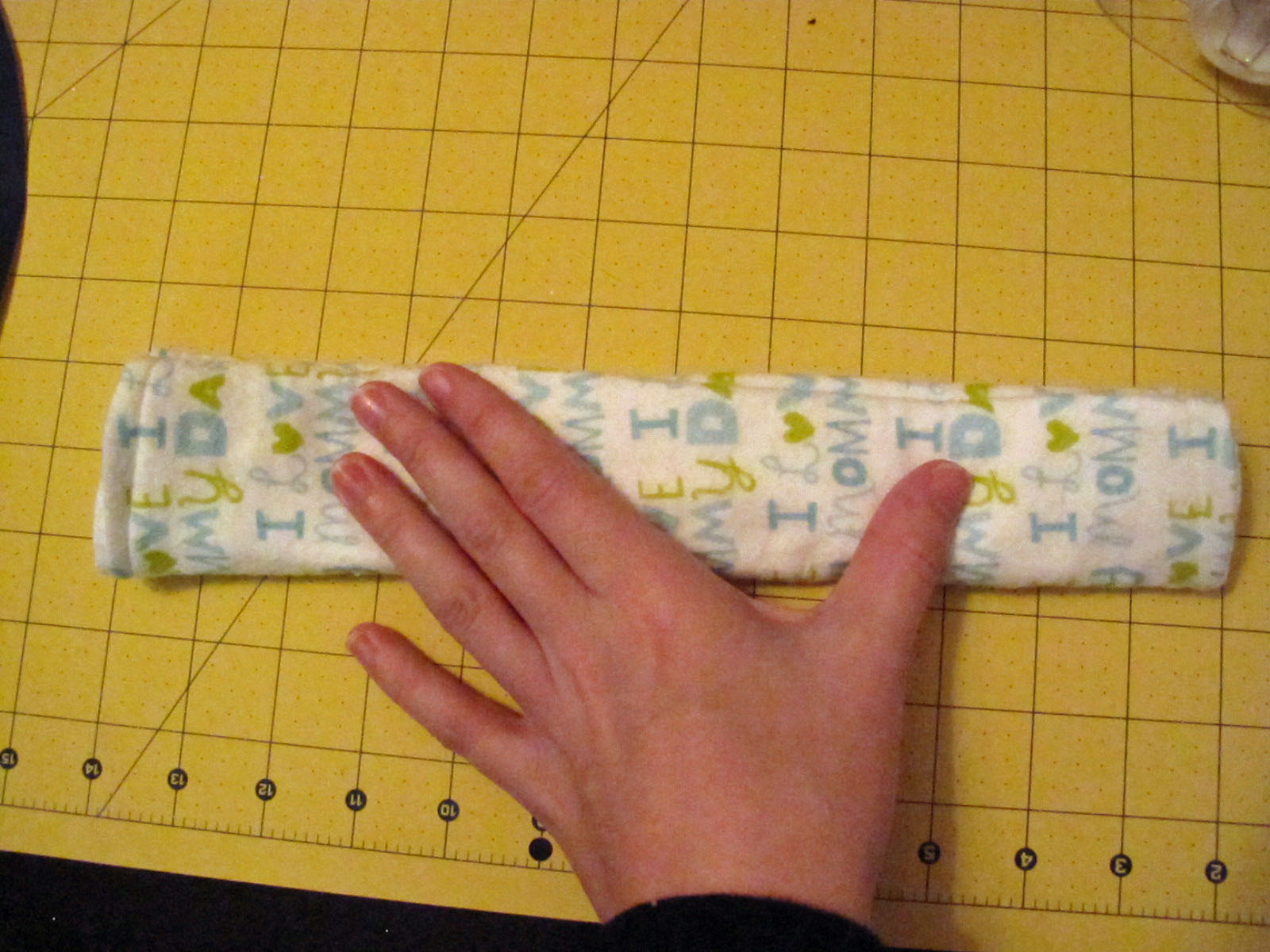 .Crafty Capable. Cutie Pie Burp Cloths Tutorial (and packaging idea)