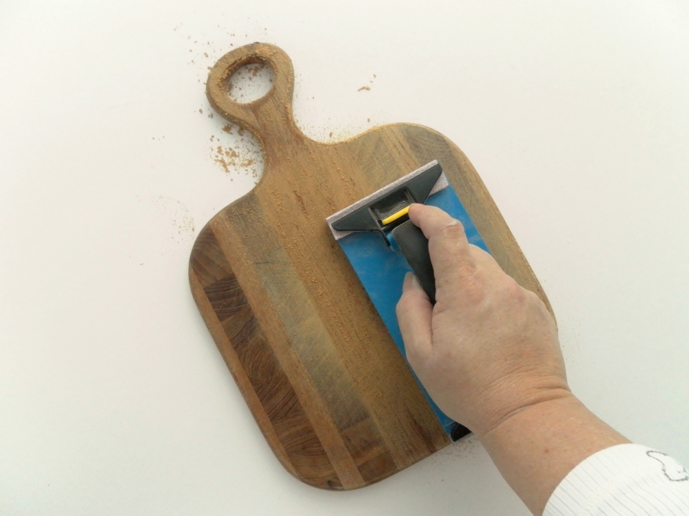 Vintage and Main DIY Refinishing a Wood Cutting Board