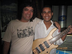 Corisco e o baixista Chicó de Maria.
