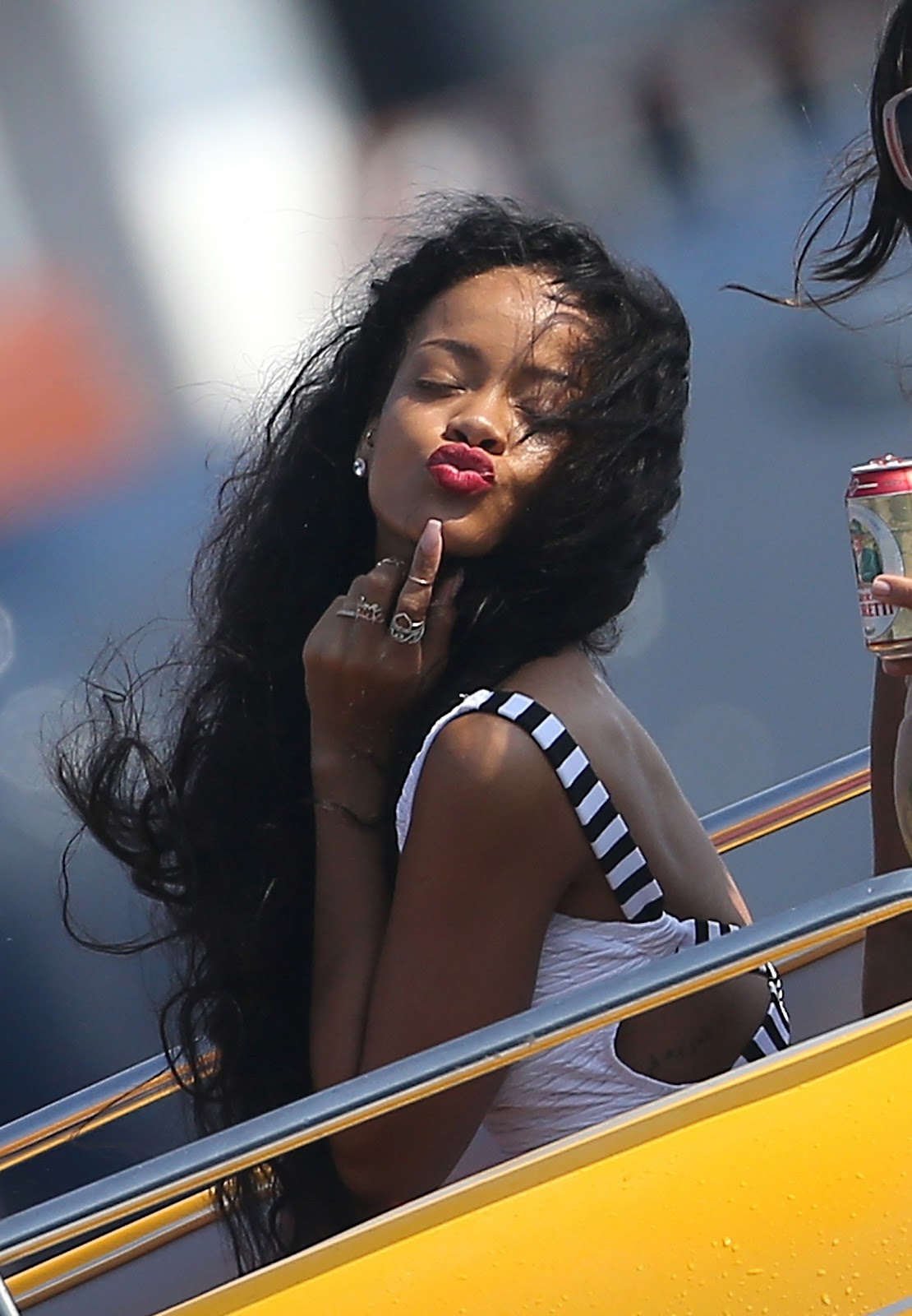 http://4.bp.blogspot.com/-BKIitW6YsOE/UBT-NGR_DkI/AAAAAAAASW4/O481SyZQYZs/s1600/Rihanna+Swimsuit+Candids+in+Cannes+July+24,+2012+09.jpg