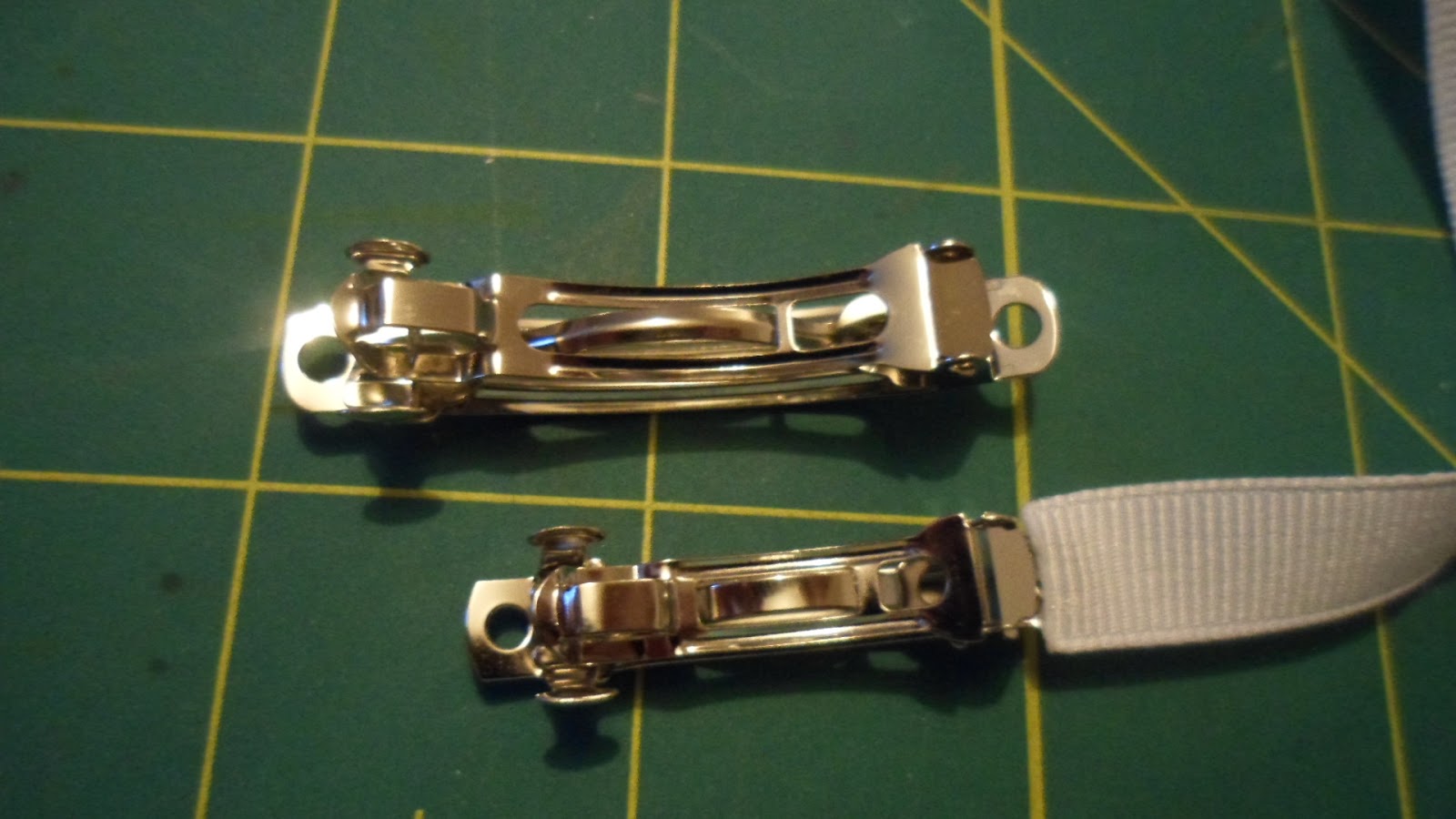 Clippies and Bows oh my! How To Line a Barrette Clip (1 1/2, 2, and 2