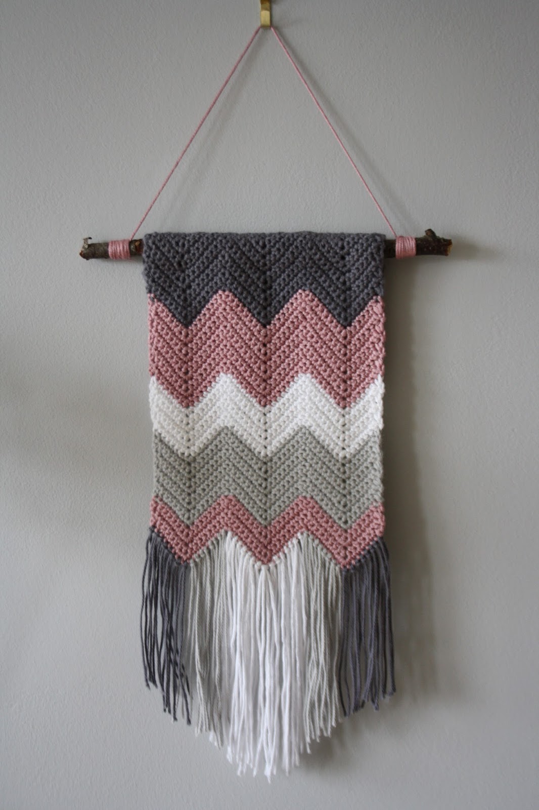 Tales from a happy house.: A Crocheted Zigzag Wall Hanging
