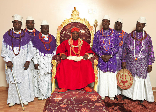  Monarcas de Nigeria Realeza