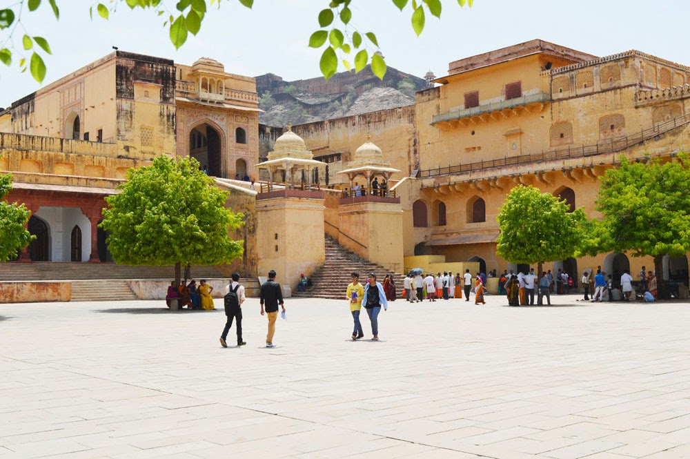 Tourist at Amer Palace (fort) Tourist Amer Palace (fort)