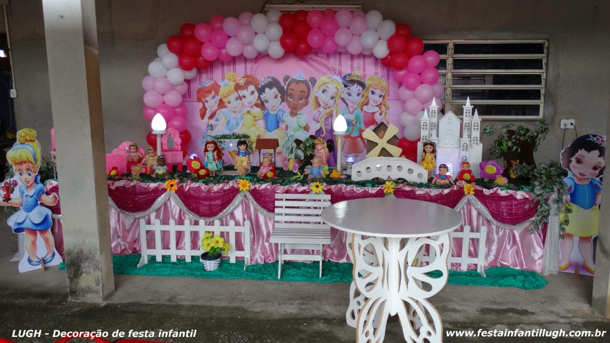 Princesas Baby Disney (decoração tradicional super luxo) mesa temática decorada com o tema Princesas Baby Disney para festa de aniversário de 1 ou 2 aninhos de meninas
