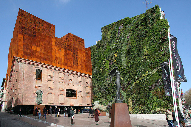 Museu de Madrid tem um incrível jardim vertical