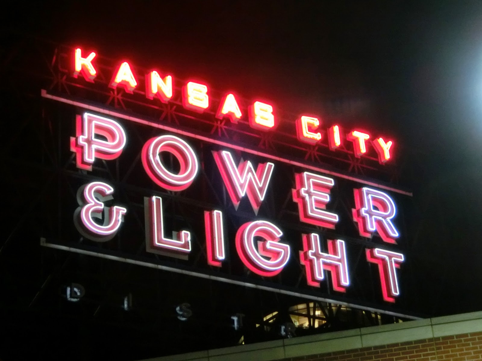 Kansas City, MO Power & Light District Explore This City