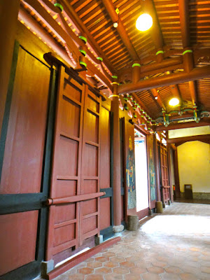 Inside Bu Cheng Shih Museum