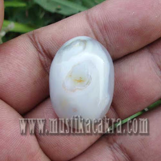 Mustika Sari Buah Kelapa Kramat Batu bertuah , Benda sakti , Azimat ampuh sekti , Pusaka kuno , Mustika Sari Buah Kelapa Kramat