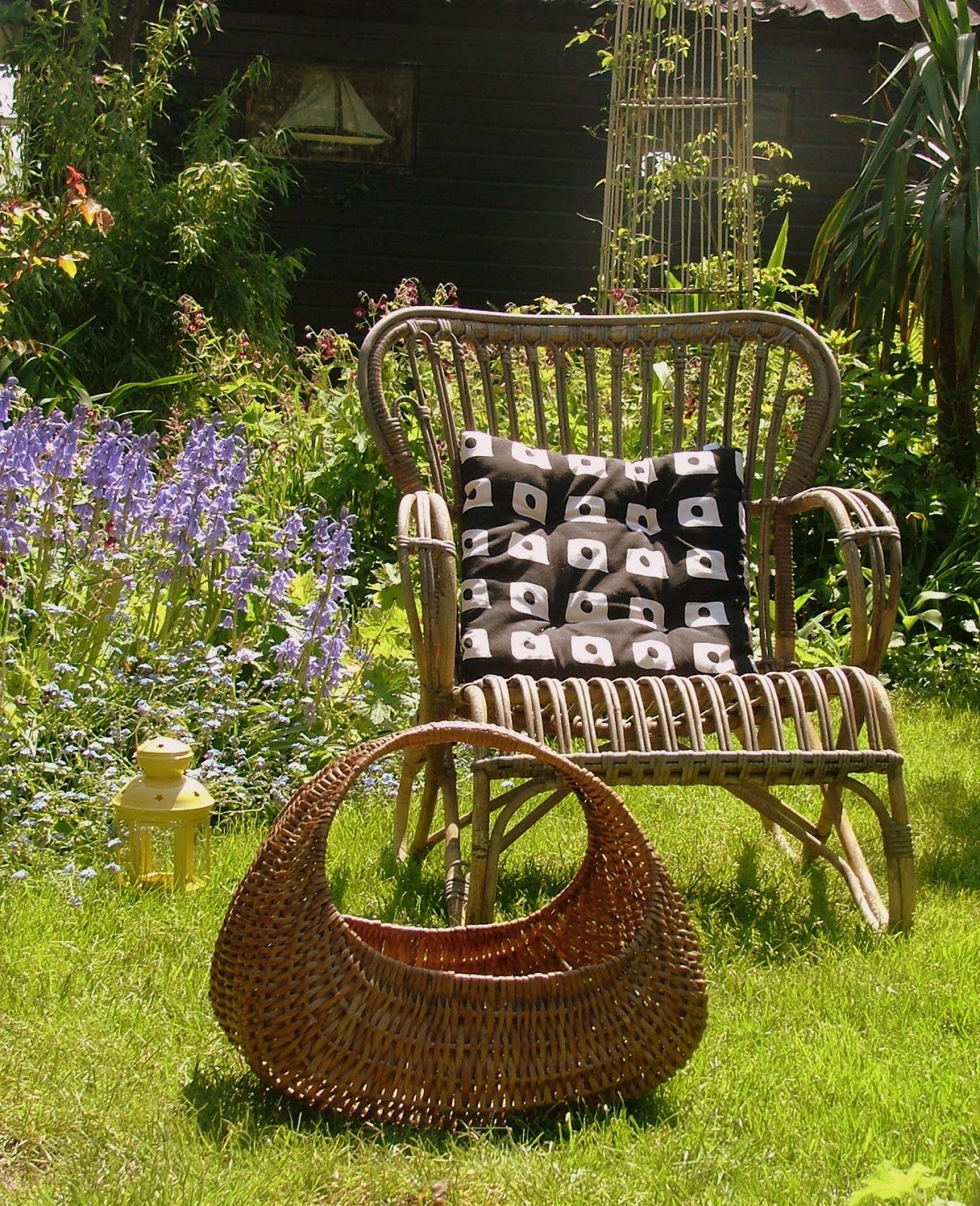 Kaylovesvintage garden blankets & cushions