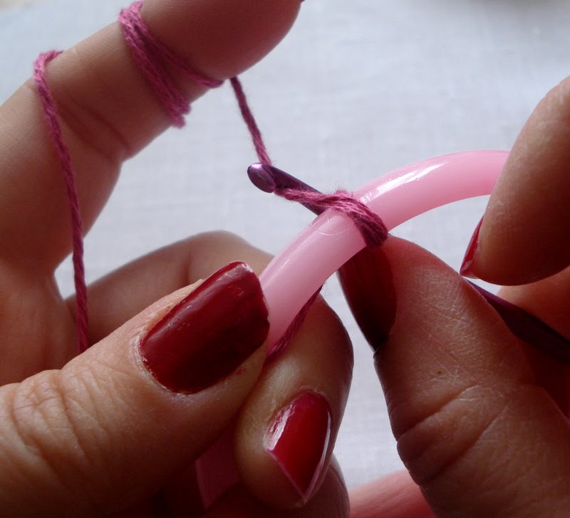 Little Treasures Crochet a ring a tutorial