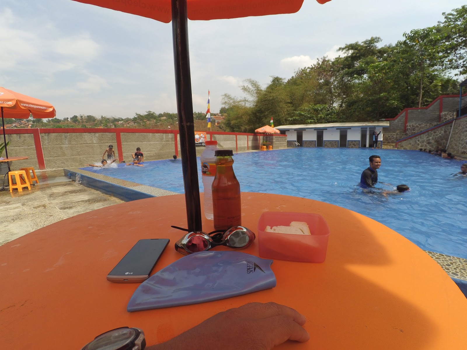 Tempat Renang Keluarga di Kawasan Bandung Timur ~ Belajar ...