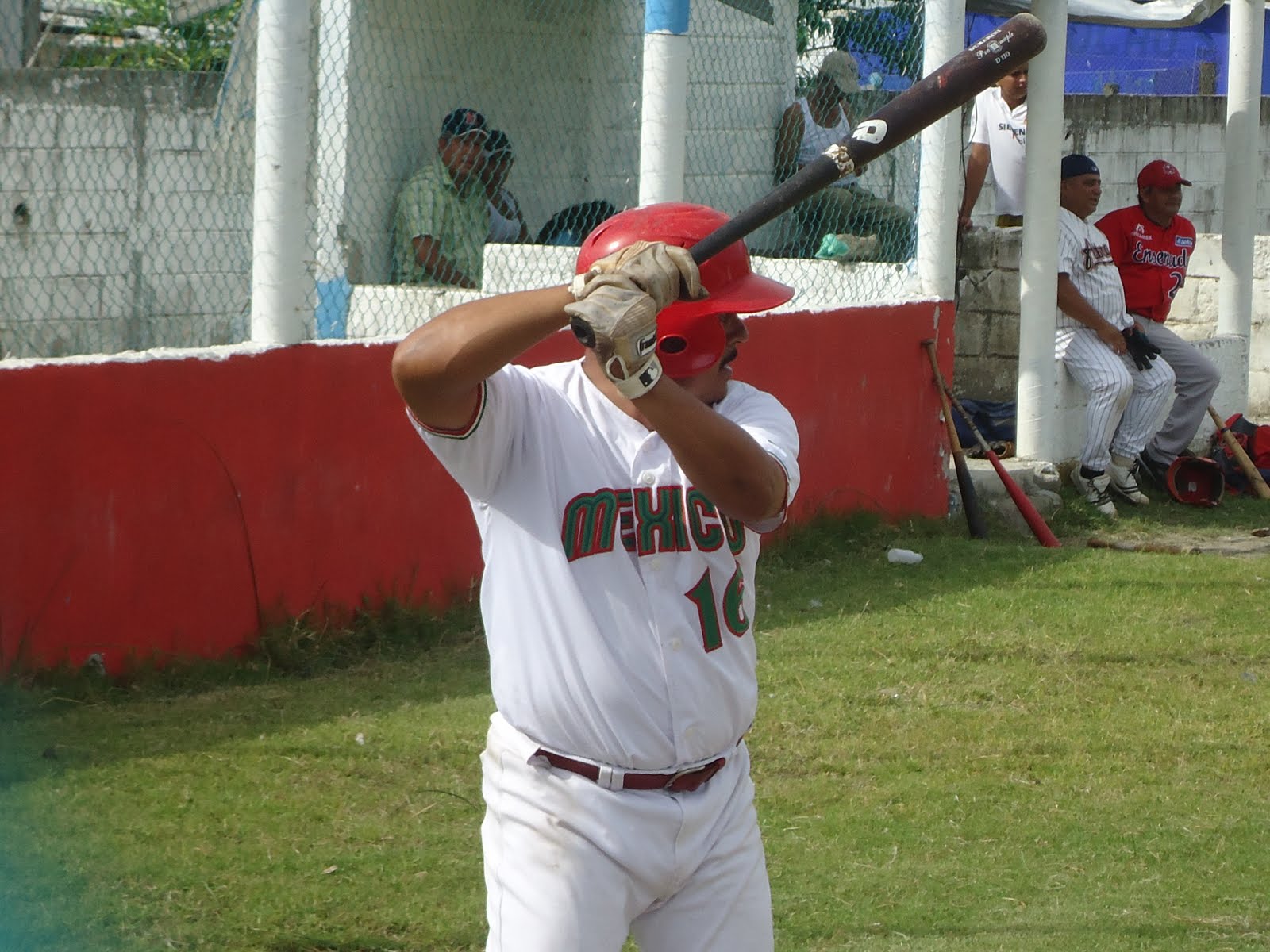 Mixtequilla Beisbol LUISD MERE Y AURELIO ZAMUDIO PONIENDO SU GRANITO