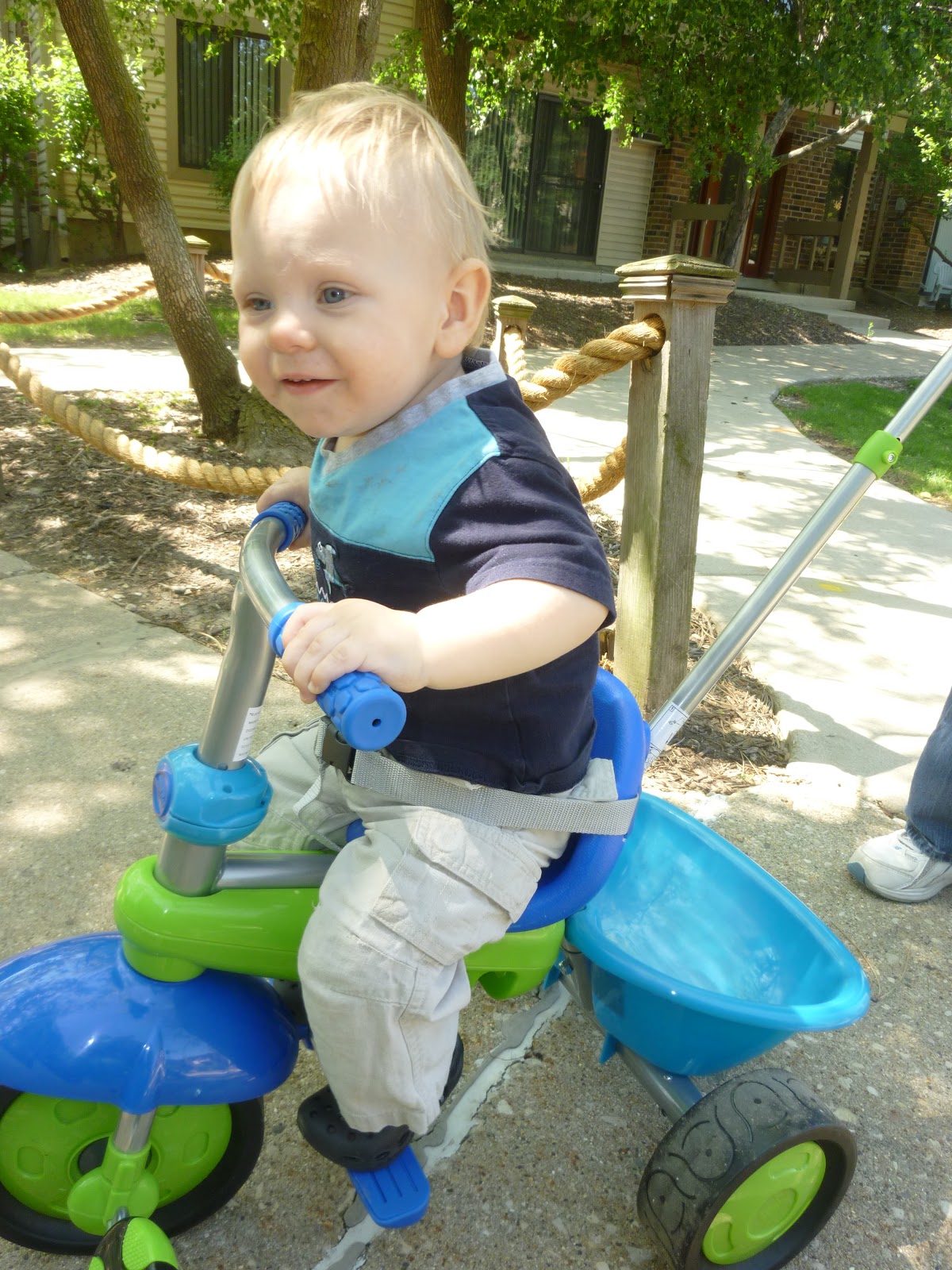 Tricycle, Tricycle, go so fast!