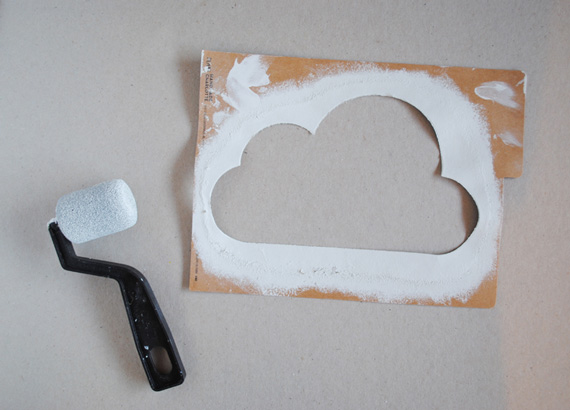 nuvens na parede - ideia simples de decoração - estêncil de nuvem