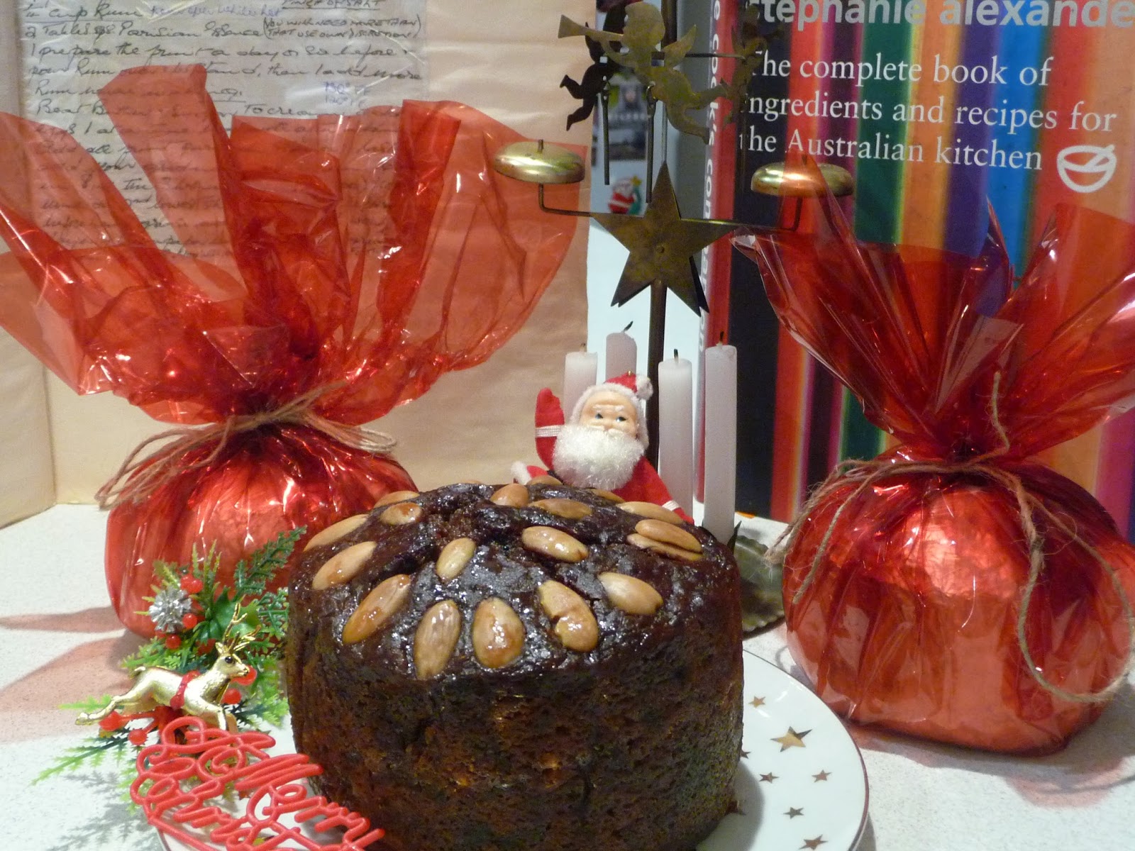 Feed your Inner Cook: Christmas Cake - nearly as good as Nan's.