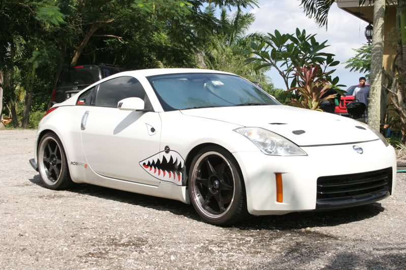 white nissan 350z modified