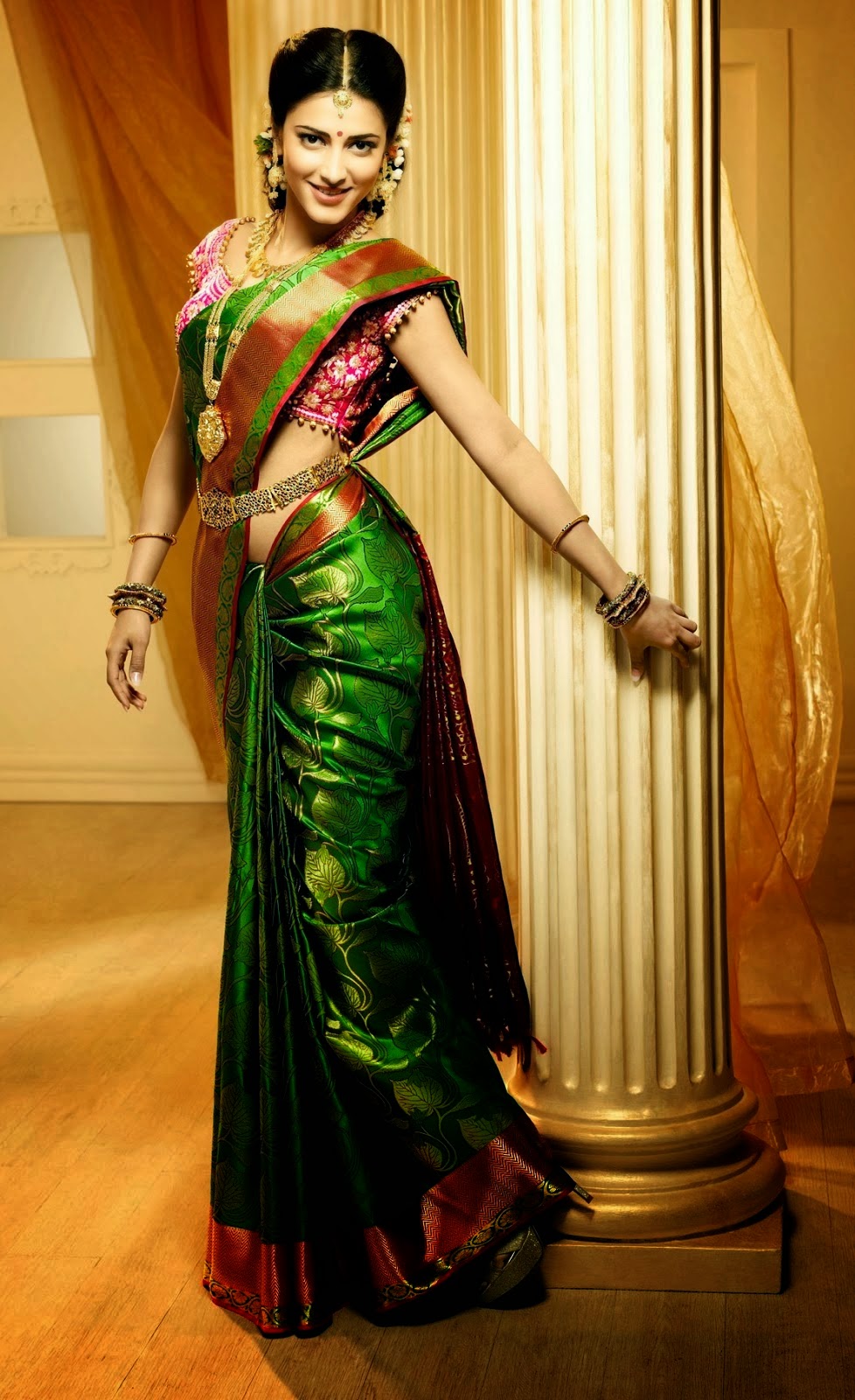 CAP: Shruti Hassan in Traditional Saree
