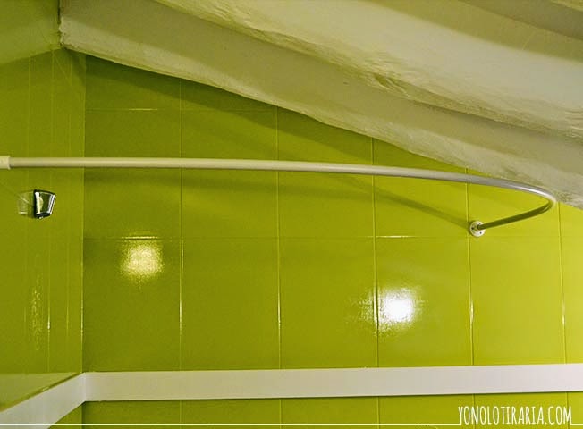 yonolotiraria: Vamos a tunear el baño. Capítulo 6. Tapar cenefa y