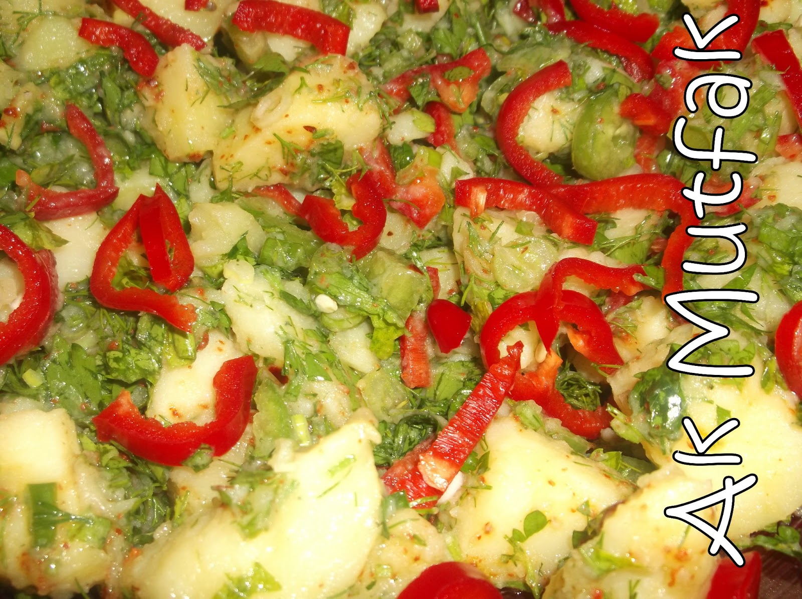 Pasta Görünümlü Patates Salatası Enfes Yemek Tarifleri Pasta Görünümlü Patates Salatası Enfes Yemek Tarifleri
