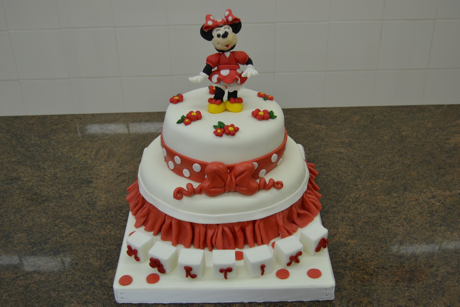 Dolce Universo realizza torte artistiche di compleanno e ...