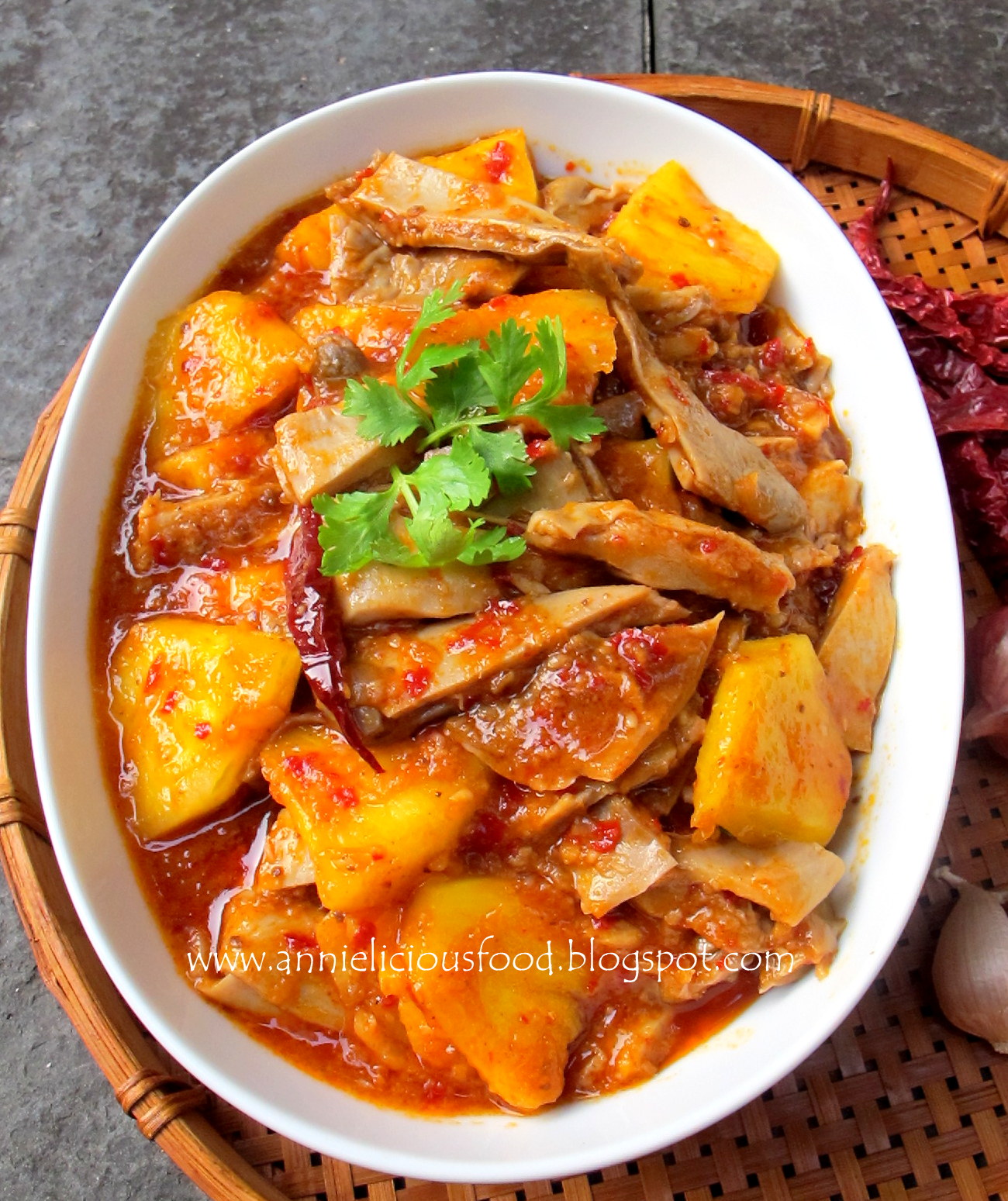 Annielicious Food Pig Stomach with Pineapple and Chillies (MFF