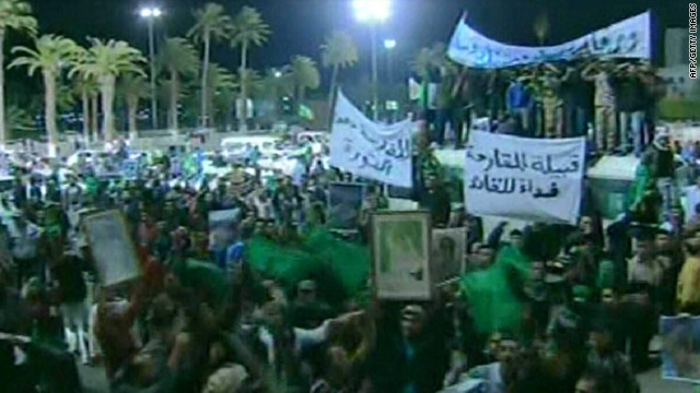 http://4.bp.blogspot.com/-BbZEBsGFji0/TWTuiRYVjRI/AAAAAAAAAp8/yEG_IAzXqZU/s1600/foto_demonstrasi+di+Libya5.jpg