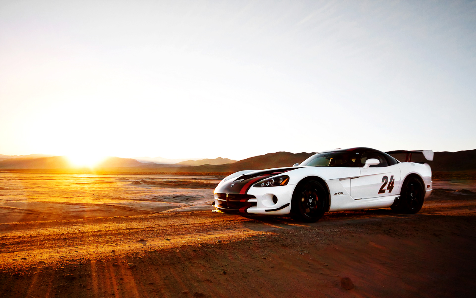 http://4.bp.blogspot.com/-BbdwNhlKU5o/TtkICTlQE7I/AAAAAAAAEqc/H_JbhwbhMvg/s1600/Dodge_Viper_Acr_HD_Wallpaper-Vvallpaper.Net.jpg