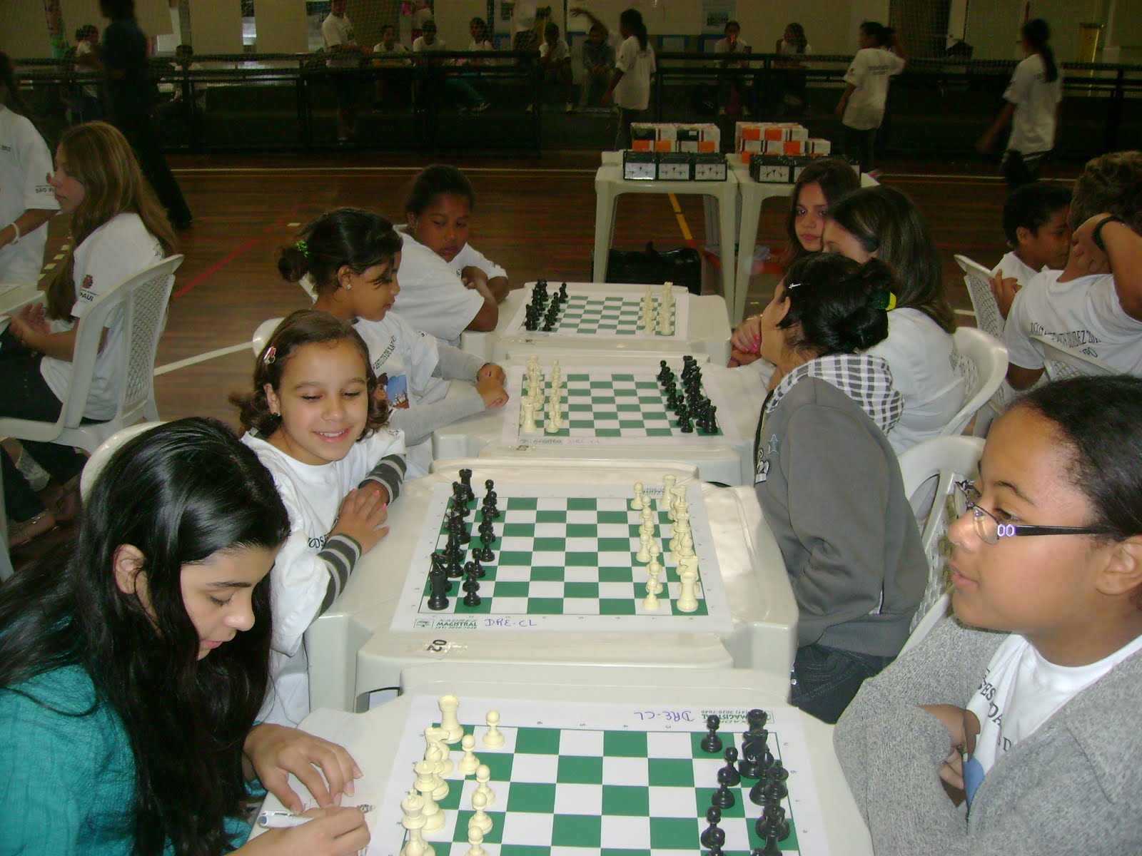 Câmara de Lousada dá aulas de xadrez às crianças para desenvolverema  concentração e o raciocínio